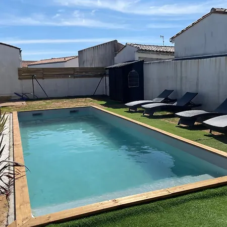 Large House With Garden In Marie De Re