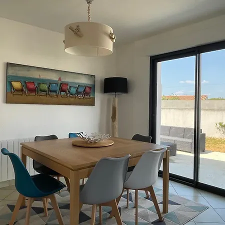 Large House With Garden In Marie De Re